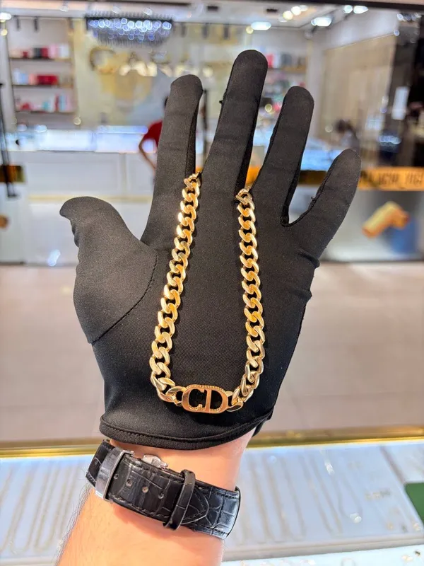 Yengi mulk tilla cristian Dior Sepochka