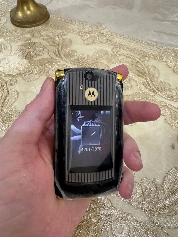 Новый Motorola Razr V3 GSM 1SIM Регистрация отган — фото 1