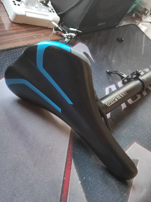 XDS sedlo, o‘rindiq quvuri + qisqich 1 XDS sedlo, o‘rindiq quvuri + qisqich 1