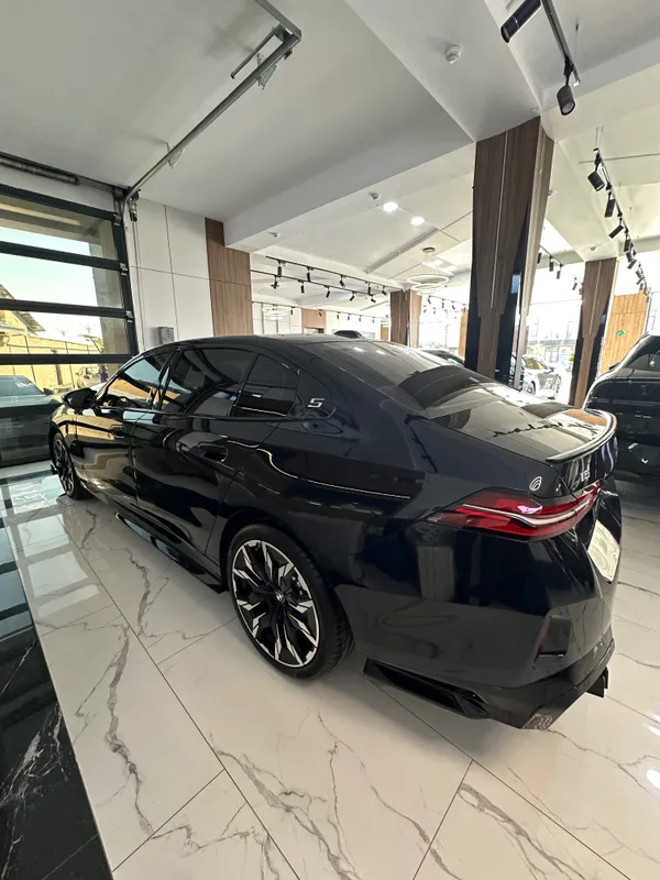 BMW i5 40L M sport — фото 6