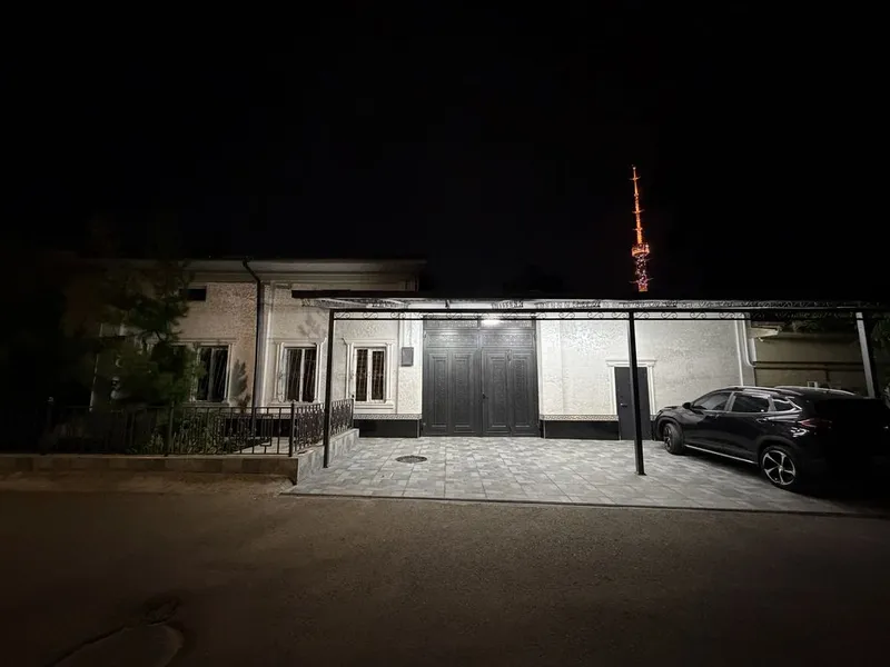 Bodomzorda 6 sotihli hovli. Remontlari bn. 1