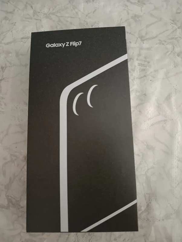 Samsung Galaxy Z Flip 7 — фото 2