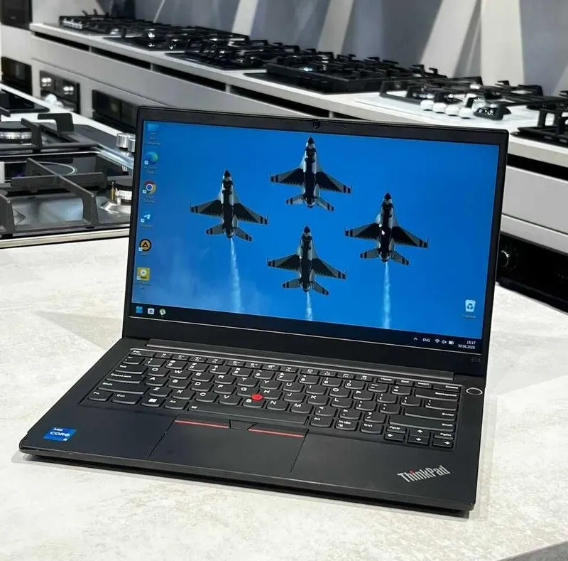 Lenovo Thinkpad E14 i5-1135g7 8/256 Display 14' FHD IPS 2 Lenovo Thinkpad E14 i5-1135g7 8/256 Display 14' FHD IPS 2