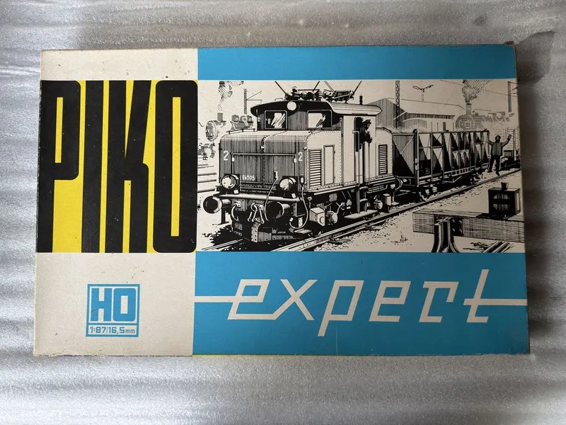 Продаю старинный тепловоз Piko 3 Продаю старинный тепловоз Piko 3