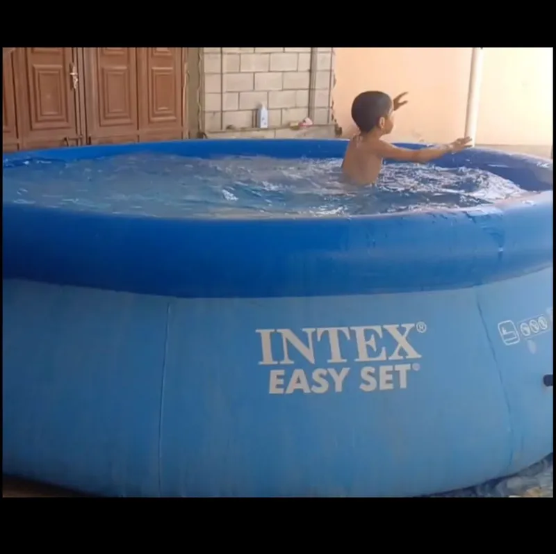 Бассейн Intex 1