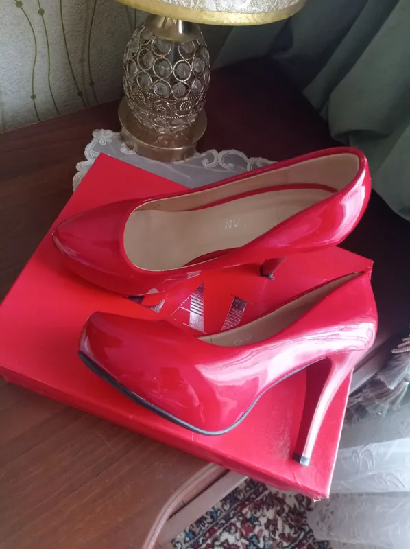 Qizli poshnali tufli 37 150min soʻm 1 Qizli poshnali tufli 37 150min soʻm 1