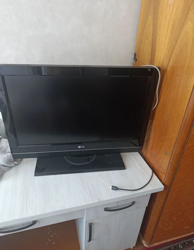 продаеться телевизор LG32