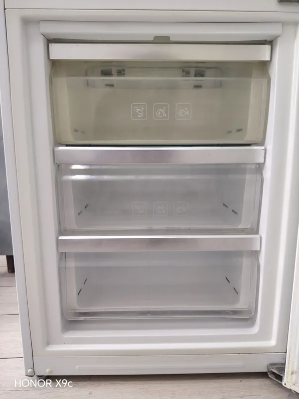 Холодильник Midea HD-400RWEN 3