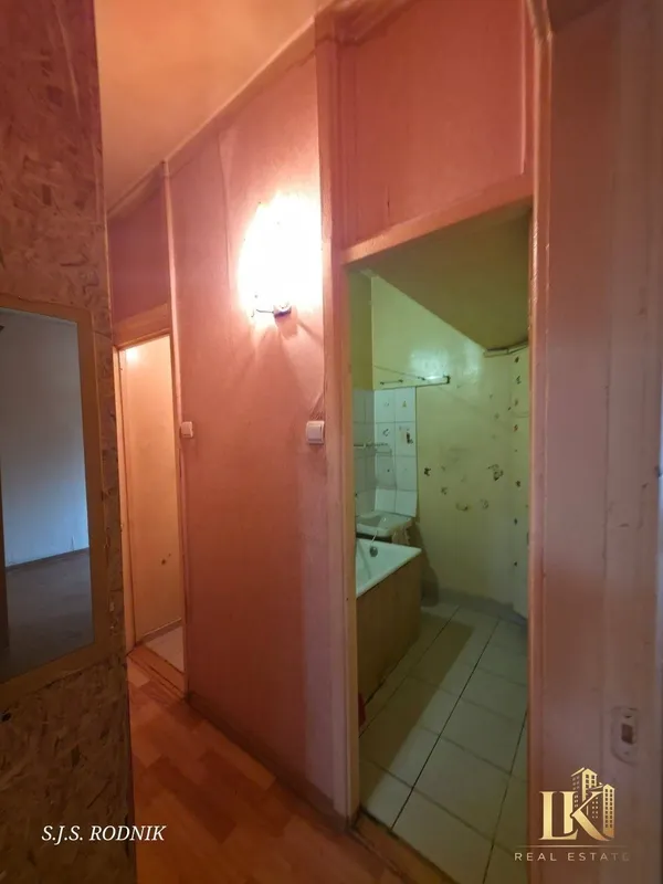 1 xonali kvartira sotiladi, 35 m², ta’mirsiz 5