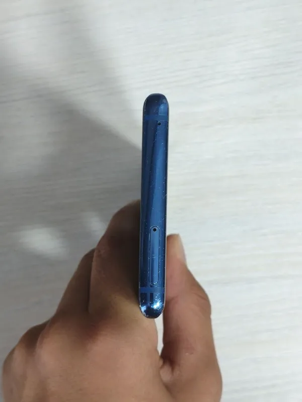 Samsung Galaxy Note 8 в цвете Deep Sea Blue. 3 Samsung Galaxy Note 8 в цвете Deep Sea Blue. 3