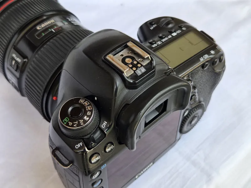 Canon 5D Mark IV Kit / 17-40mm L / 50mm f1.4 — Holati ideal! — фото 3