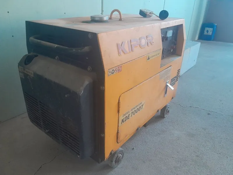 Dvijok generator sotiladi salyarkada ishlaydi — фото 1