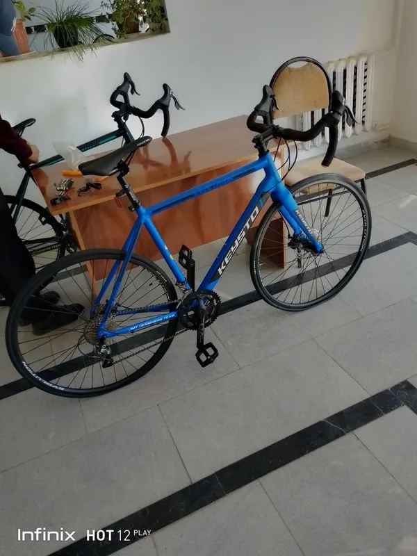 velosiped spartivni xali yangi koropkadan ochilgan
