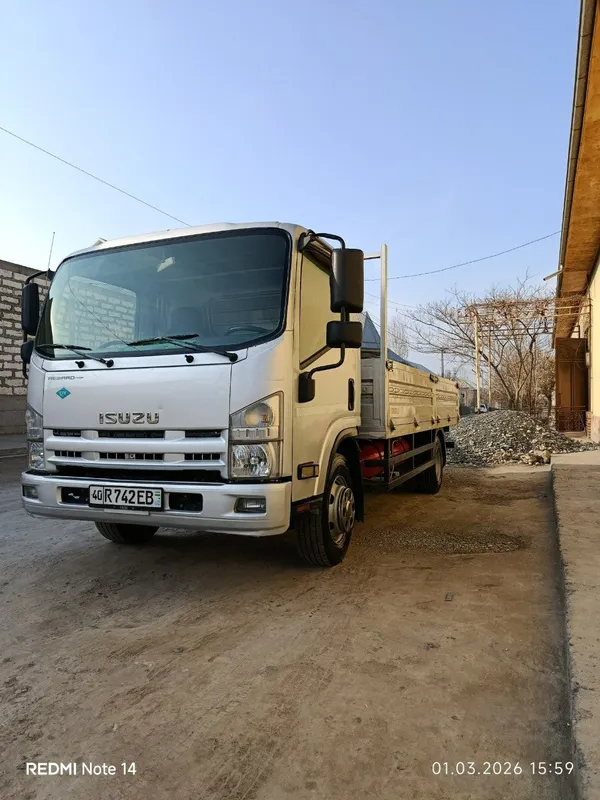 Isuzu avtobusdan terilgan mator karobka zadni mos avtobus