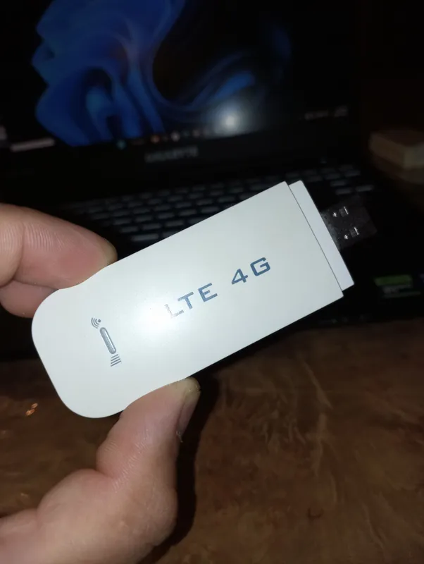 4G LTE Wi‑Fi-модем с поддержкой SIM-карты 2 4G LTE Wi‑Fi-модем с поддержкой SIM-карты 2