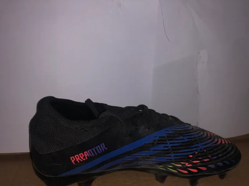 Adidas Predator futbol butsiları 1 Adidas Predator futbol butsiları 1