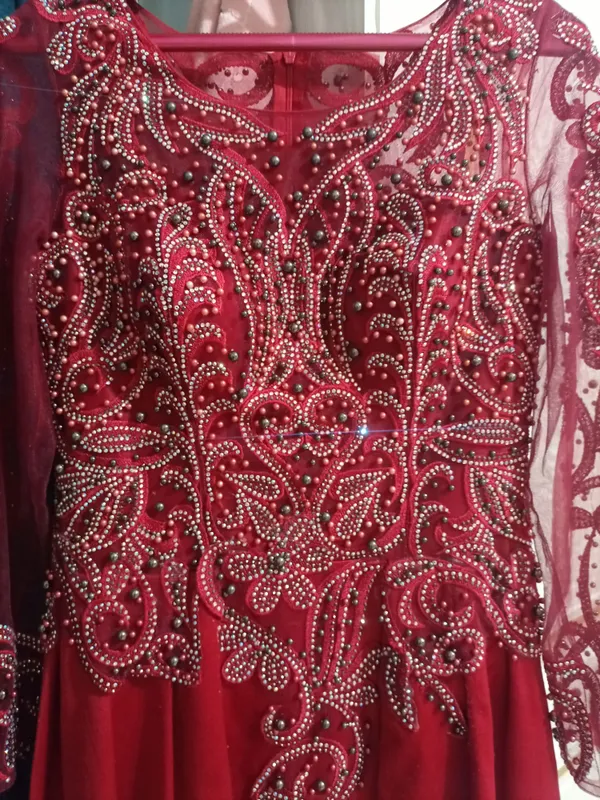 vecherni koylak kiyilgan holati yahshi — фото 1