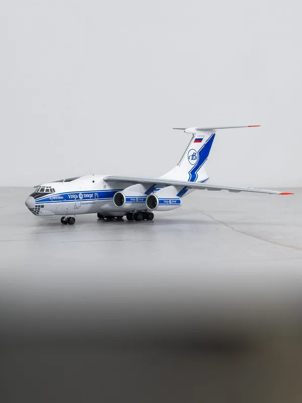 Коллекционная модель самолёта ИЛ-76, детализированная, масштаб 1:200