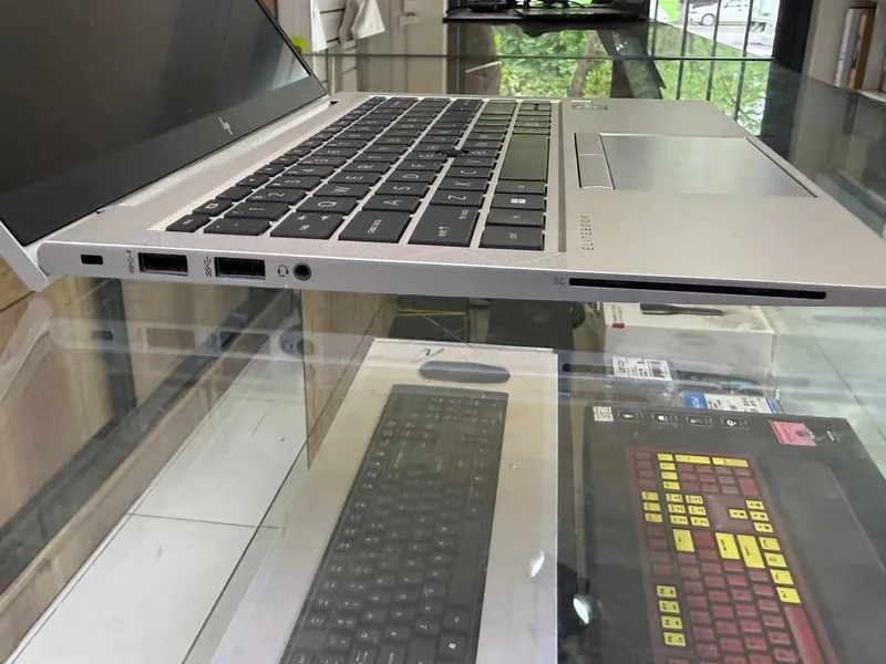 HP ELITEBOOK 840 G8 Core i7-1185G7 ram 16 ssd 256 LTE 5 HP ELITEBOOK 840 G8 Core i7-1185G7 ram 16 ssd 256 LTE 5