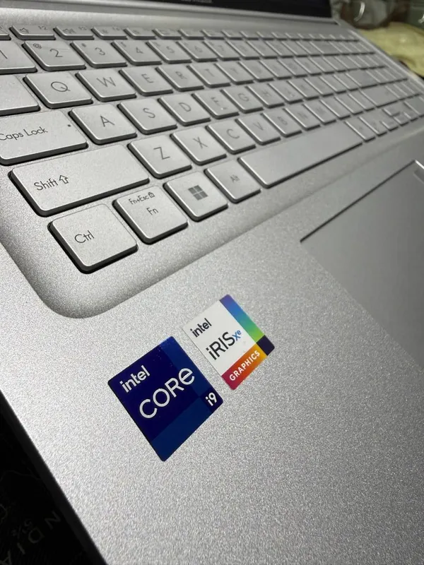 Asus Vivobook 17 | Core i9 1