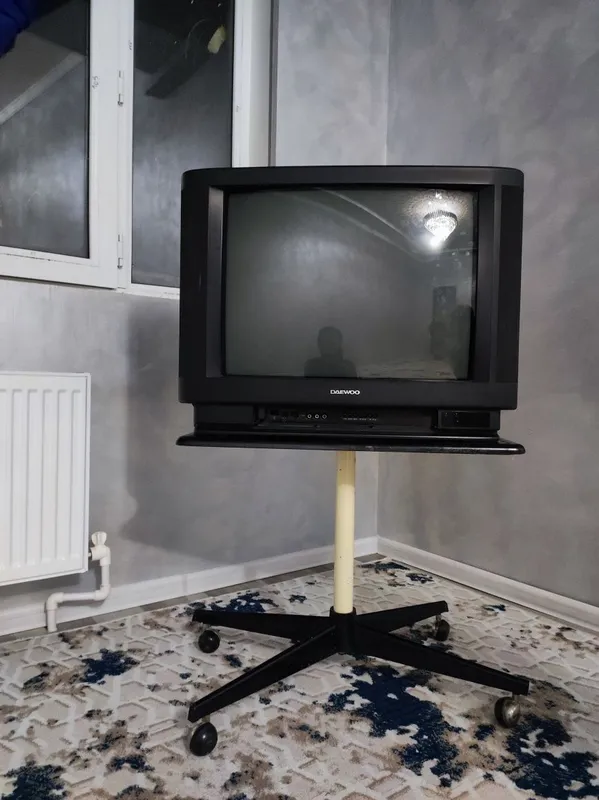 Телевизор и подставка