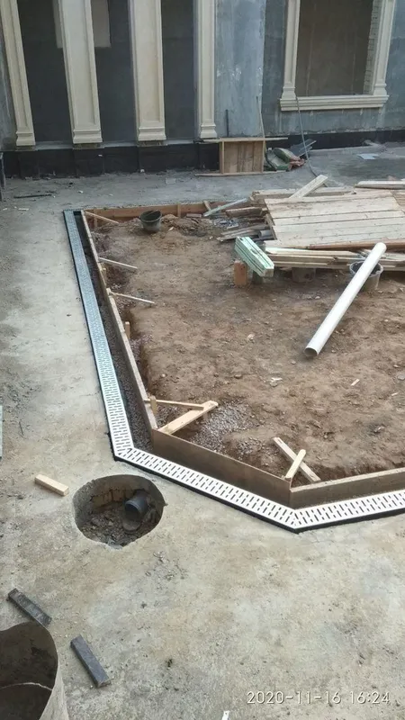 Лоток для отвода воды 11x10 см, длина 1 м 4