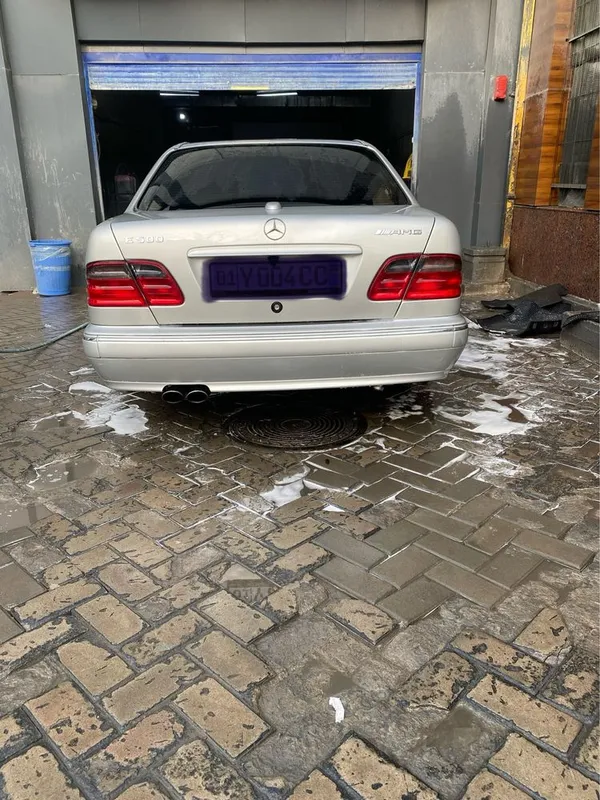 Mersedes Benz E 500 AMG 5 литрлик сотилади — фото 3