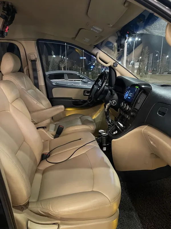 Продается представительский HYUNDAI GRAND STAREX 7 Продается представительский HYUNDAI GRAND STAREX 7