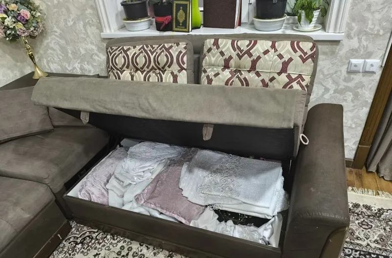 Choyshab qutisi bor yoyiladigan burchak divan 4 Choyshab qutisi bor yoyiladigan burchak divan 4