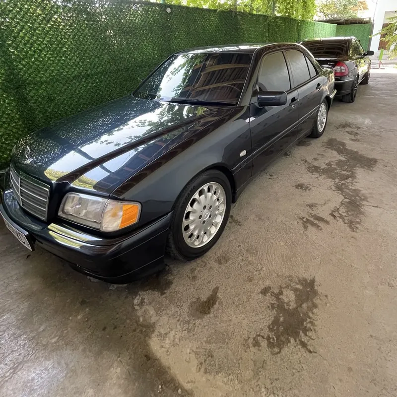 Mercedes-Benz W202