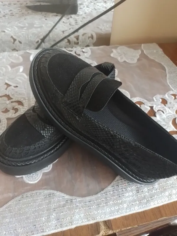 Ayollar oyoq kiyimi Ayollar oyoq kiyimi