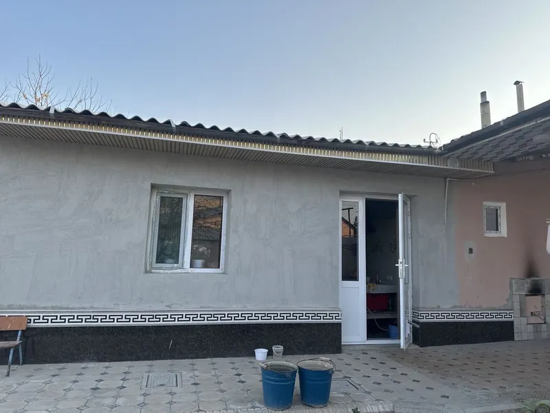 Uy sotiladi,xovli ,holati zur,5 sotok ,narxi kelishiladi — фото 2 Uy sotiladi,xovli ,holati zur,5 sotok ,narxi kelishiladi — фото 2