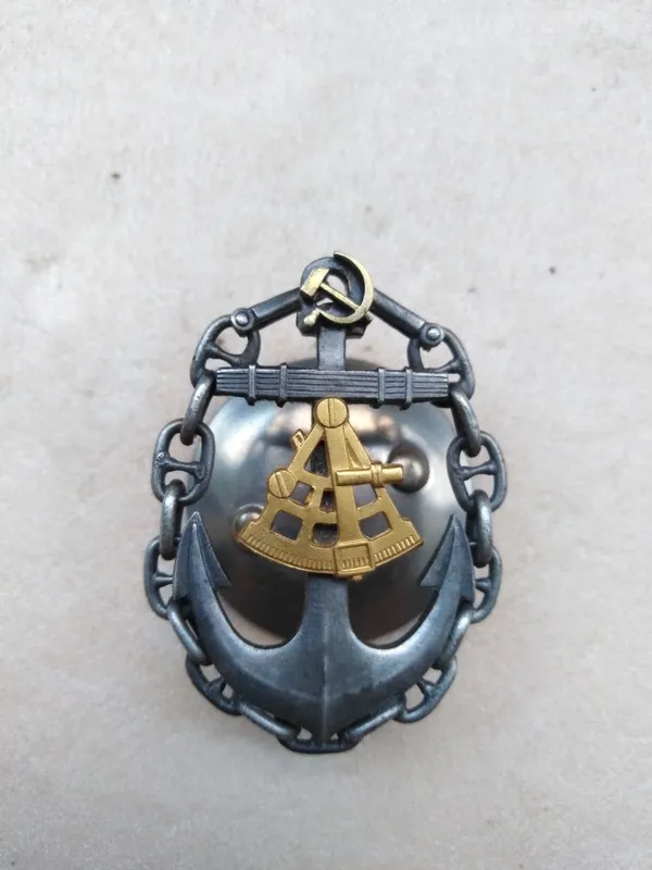 Знак "капитан дальнего плавания".