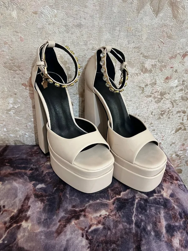 VERSACE 34 razmer 15 sm 1marta kiyilgan — фото 1