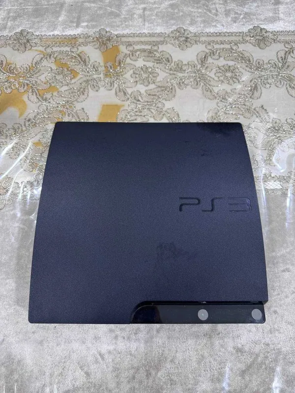 Sony PlayStation 3 Slim в хорошем состоянии + 2 джойстика — фото 1