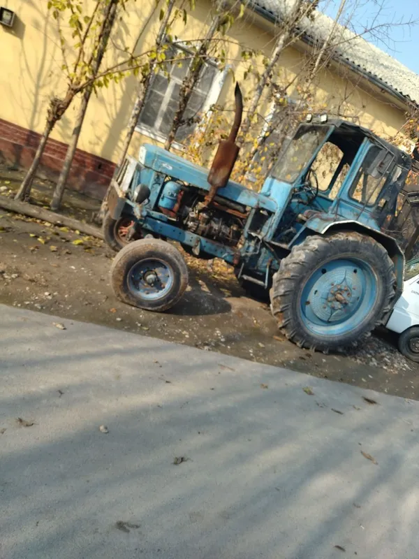 Traktor 28 sotiladi Traktor 28 sotiladi
