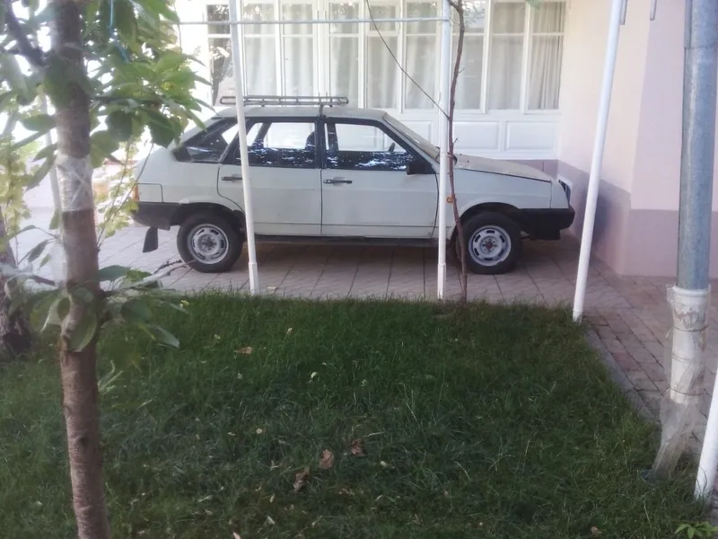 Lada vaz09 sotiladi