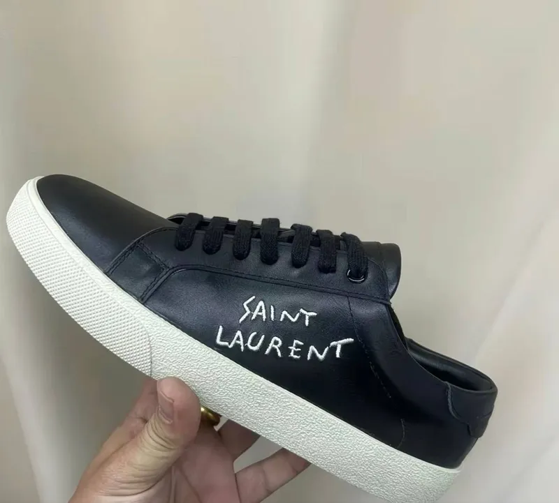Кроссовки от бренда Saint Laurent — фото 1