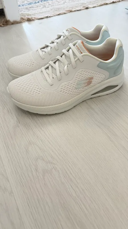 Skechers sotiladi razmeri 39 lekin 40 ga tushadi. — фото 1