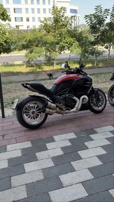 Мотоцикл Ducati Diavel 1 Мотоцикл Ducati Diavel 1