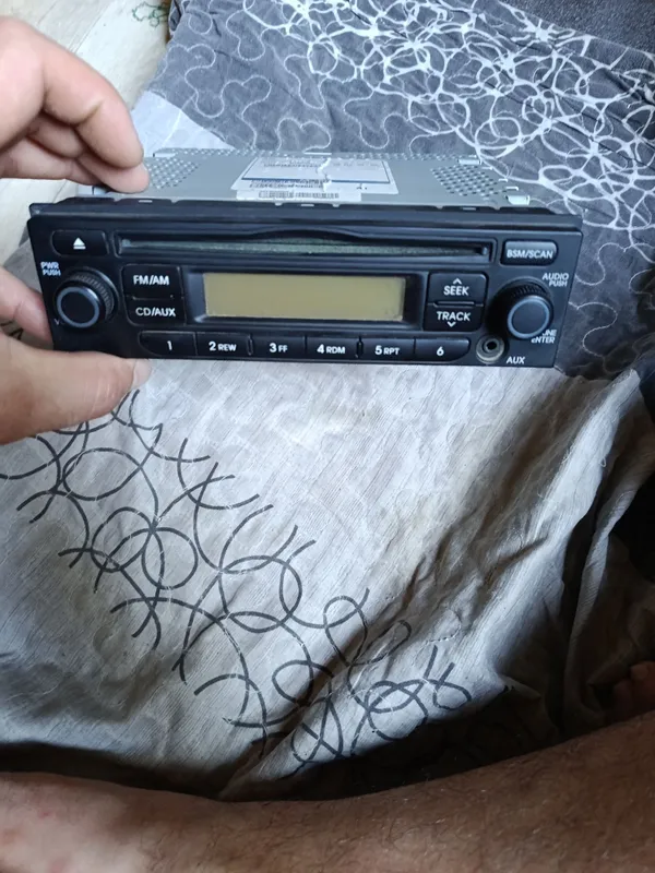 Продам Авто магнитофон 2 Продам Авто магнитофон 2