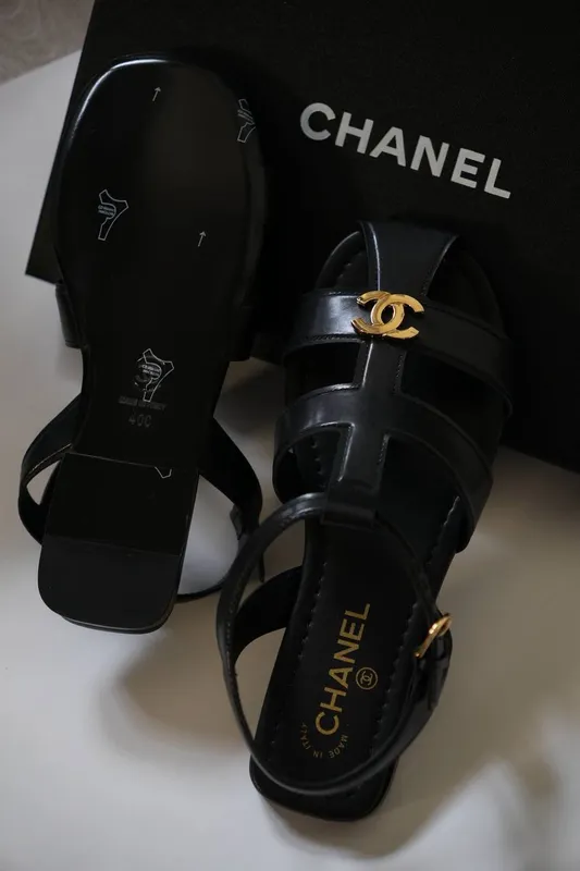 Ayollar uchun Chanel sandallari 2