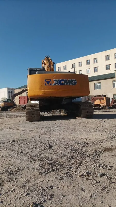 Экскаватор XCMG XE260C 4 Экскаватор XCMG XE260C 4
