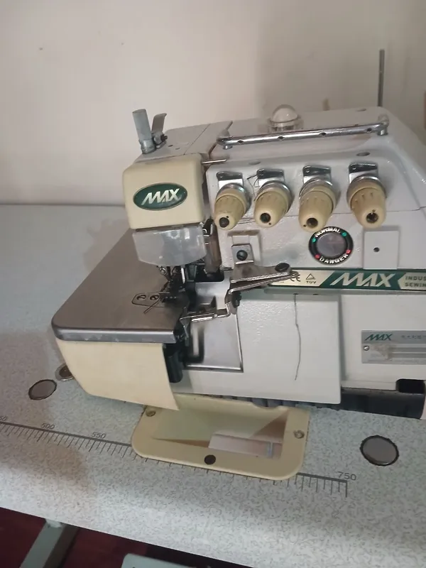 Швейная машина и оверлок Jack Max 4 Швейная машина и оверлок Jack Max 4