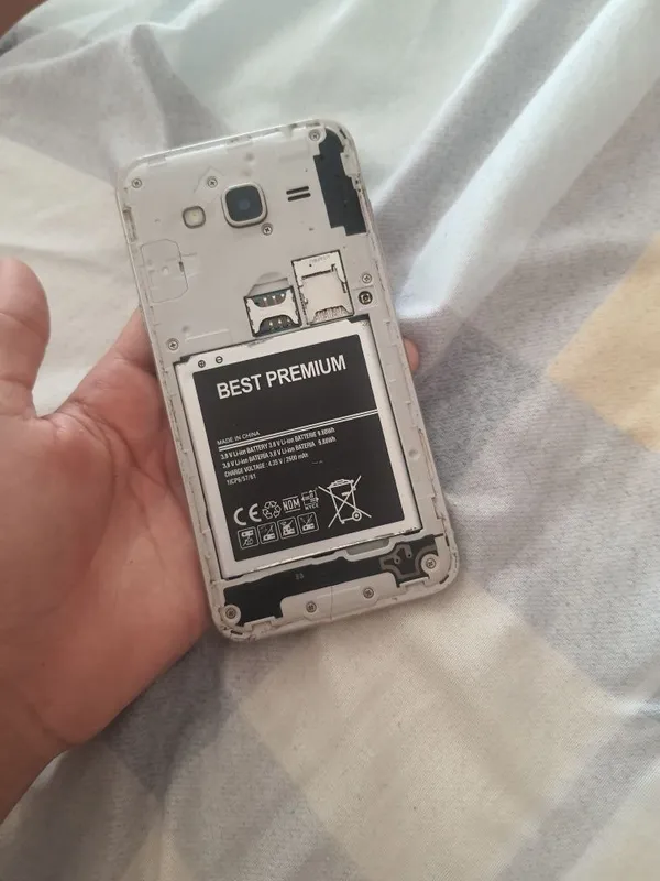 Samsung J2 zapchastga sotiladi. Telefon yoqilmaydi. Ekranida ozgina y 3