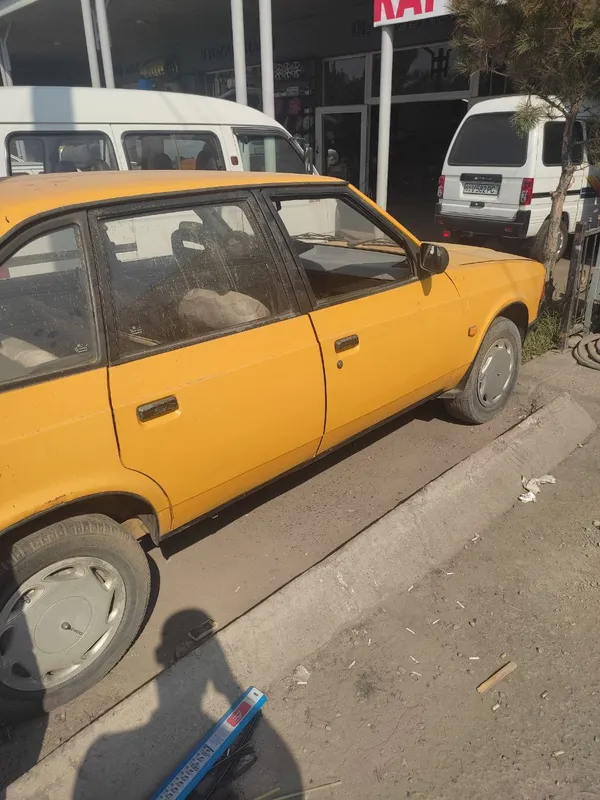 shoshilinch ravishda Moskvich mashinasi sotiladi 4