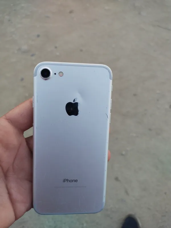iPhone 7 holati yaxshi ekraniga ozgina ishi bor