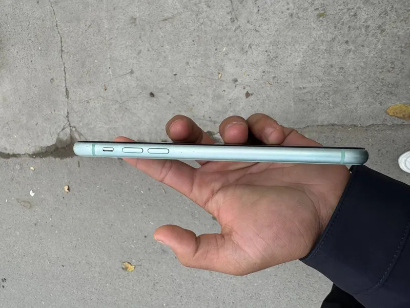 iPhone 11, идеальное состояние, 64 ГБ 1 iPhone 11, идеальное состояние, 64 ГБ 1