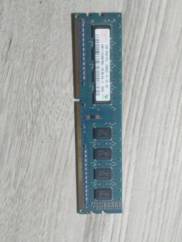 Продам оперативную память Hynix DDR3 1 ГБ 1333 МГц (PC3-10600U) Продам оперативную память Hynix DDR3 1 ГБ 1333 МГц (PC3-10600U)