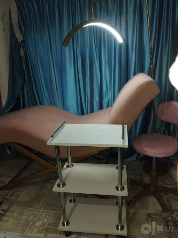 Kushetka, lampa, kreslo, yordamchi stol 1 Kushetka, lampa, kreslo, yordamchi stol 1